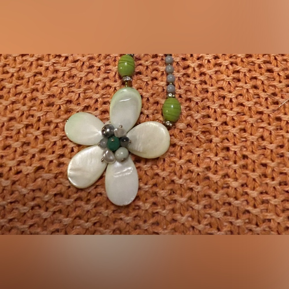 Beautiful necklace - Picture 3 of 10